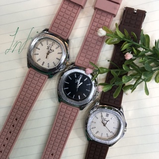 นาฬิกาข้อมือหญิงทรงเหลี่ยม สายยางซิลิโคนอย่างดี  นาฬิกาแฟชั่น Quartz analog ทรงปาเต๊ะ