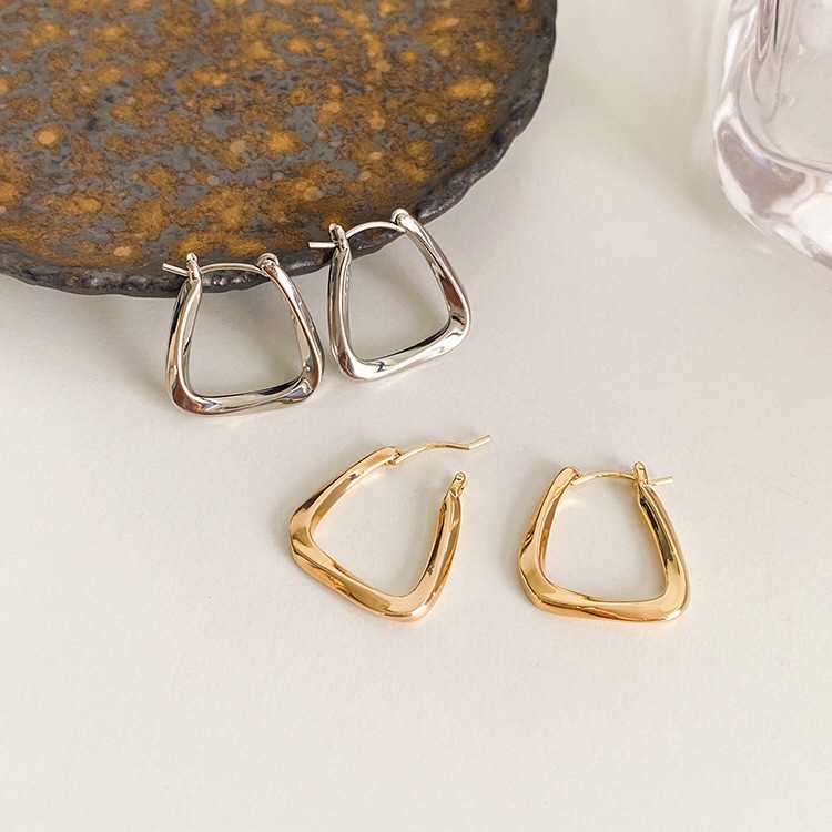 earika.earrings - trapezoid hoop ต่างหูห่วงสี่เหลี่ยมคางหมูก้านเงินแท้ชุบทองคำขาว/ทอง เหมาะสำหรับคนแพ้ง่าย - รูปที่ 2