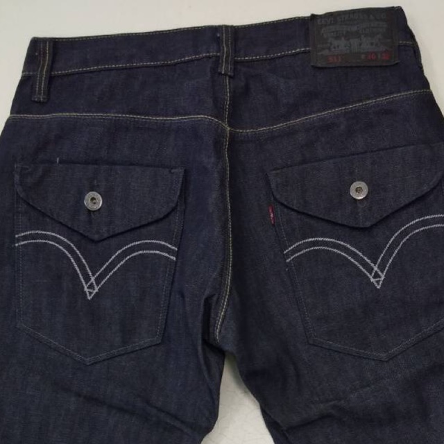 กางเกง Levi’s 511 ป้ายดำ CD3 ฝาปิดที่กระเป๋าหลังกระดุมเงิน ขาเล็ก