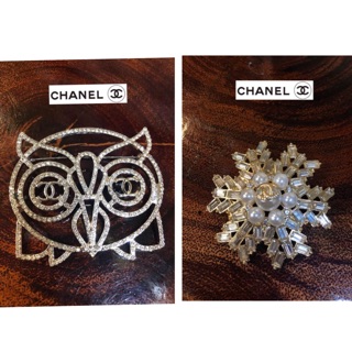 Chanel brooch เข็มกลัดแบรนด์เนมงานเกรดสวยค่ะ ติดเสื้อ เดรส ก็ไฮคลาสไปอีกนะคะ หรูหราแต่ราคาสบายกระเป๋า อยากชิคๆจัดด่วนค่า