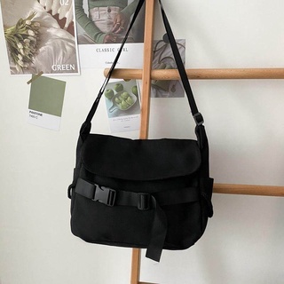 กระเป๋าแฟชั่นผู้หญิงสะพายไหล่ crossbody คาดลำตัว ราคาถูกที่สุด D149 กระเป๋าแฟชั่น มีสี ดำ ขาว ส่งฟรี