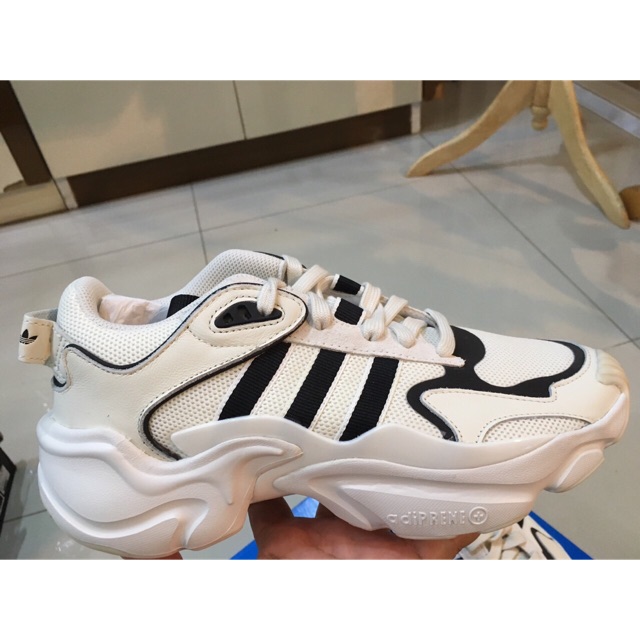 ✅พร้อมส่ง✅ รองเท้า adidas MAGMUR RUNNER W สีขาว  🧧🀄️รา