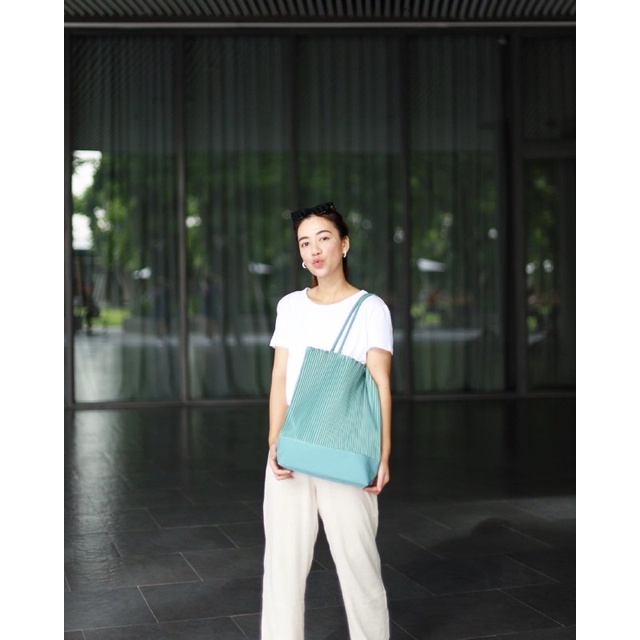 Charin.brand รุ่น Tote 14*15นิ้ว ทุกเฉดสี ทุกลาย!!