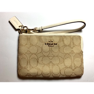 Coach wristlet กระเป๋าสตางค์คล้องมือ สีขาวครีม ของโค้ช ของแท้จาก shop อังกฤษ