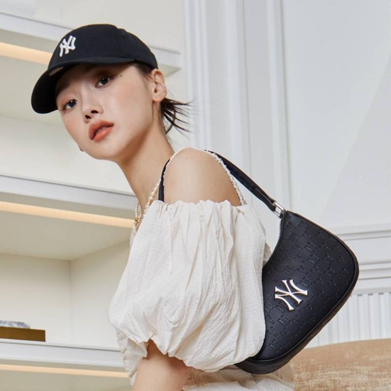แท้ MLB Solid Big logo Embo Hobo Bag - NY กระเป๋าสะพาย กระเป๋าถือ ทรงพอ ...