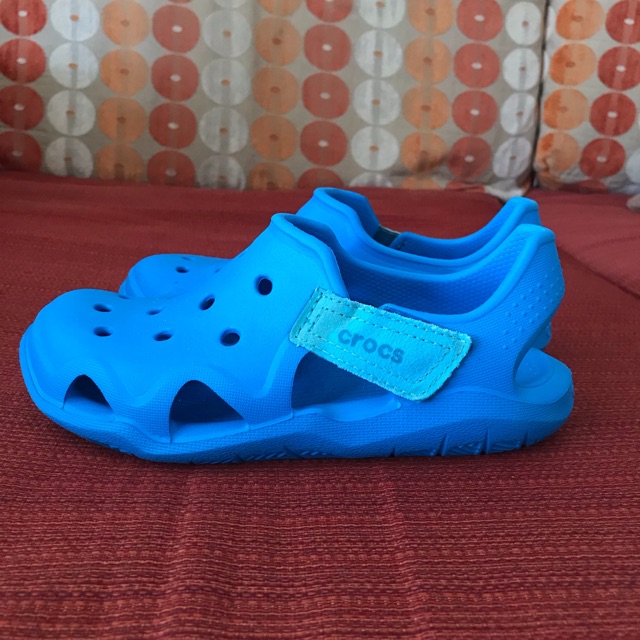 รองเท้า Crocs ของแท้ 💯 รัดส้น ของเด็ก รุ่น Crocs Unisex Junior Swift water