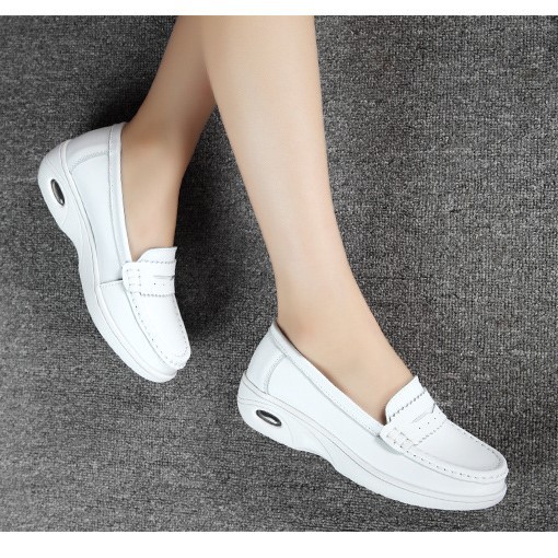 รองเท้าพยาบาลสีขาว สำหรับพยาบาลพนักงานคลินิกเสริมความงาม  รุ่น8016 สวมใส่เบาสบายเท้า น้ำหนักเบา ส่งจากไทยไม่ต้องรอนาน