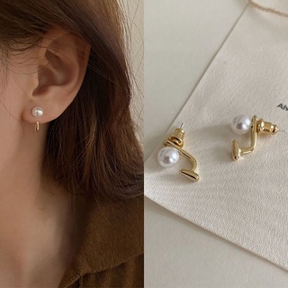 ต่างหูไข่มุก • Pearl Earrings