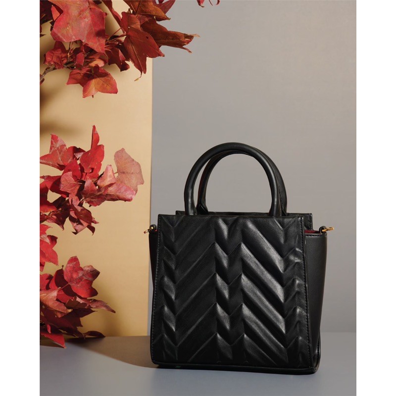 ORILYNN - Pleated Bag (Black) กระเป๋าสะพายข้างอัดพลีทแฮนด์เมด