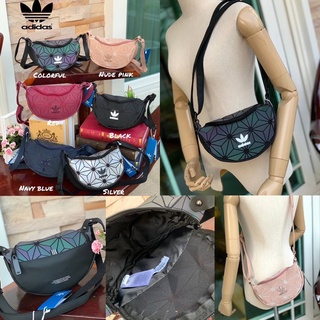 ❤️โปร 1 แถม 1 💕 Adidas 3D Mini Crossbody Bag กระเป๋าสะพายข้างดีไซน์น่ารักแบบเก๋ๆทรงครึ่งวงกลม