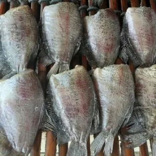 ปลาสลิดแดดเดียวทอด (7-8 ตัวโล) พร้อมทาน น้ำหนักก่อนทอด