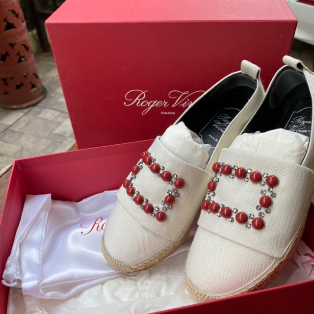 Super Sales📌รองเท้าผู้หญิง sneaker แบรนด์ Roger Vivier