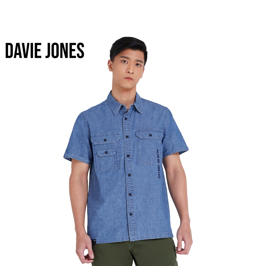 DAVIE JONES เสื้อเชิ้ตยีนส์ ผู้ชาย แขนสั้น สีฟ้า Short Sleeve Denim Shirt in light blue SH0091LB #0