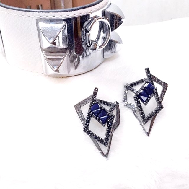 Altra 1.1 Earrings in Lapis Lazuli