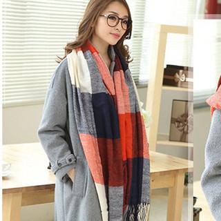 ผ้าพันคอลายสก๊อต (Plaid scarf)