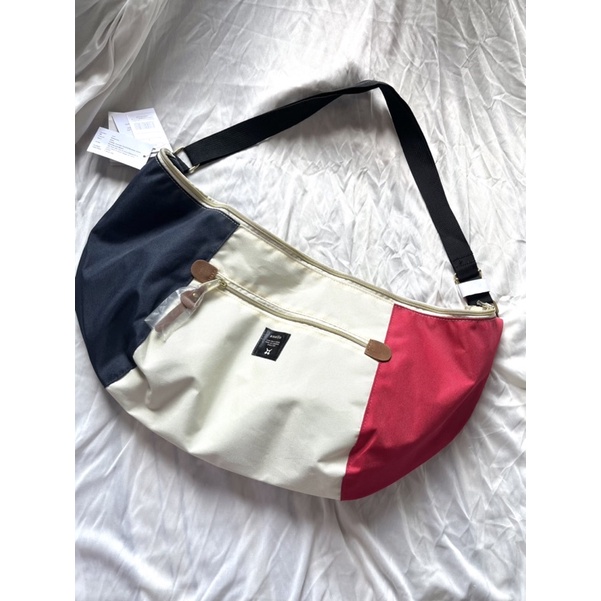 กระเป๋าสะพายข้าง anello