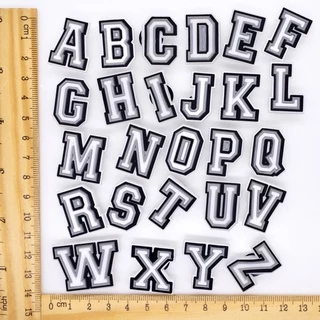 ตัวติดรองเท้า Pvc ตัวอักษร A-Z ตัวอักษรขาวดำ สำหรับตกแต่งรองเท้าหัวโต ทุกรุ่น ติดง่าย น่ารักๆ