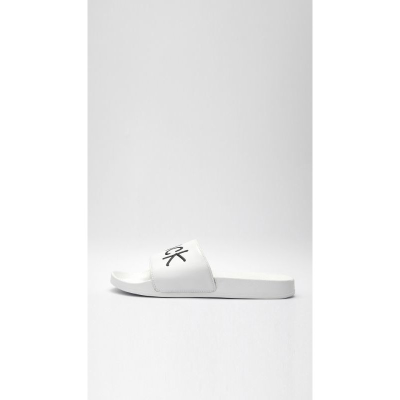 TRULY SANDALS BLACK รองเท้าเตะ รุ่น "ก้าวหน้า" สีขาว