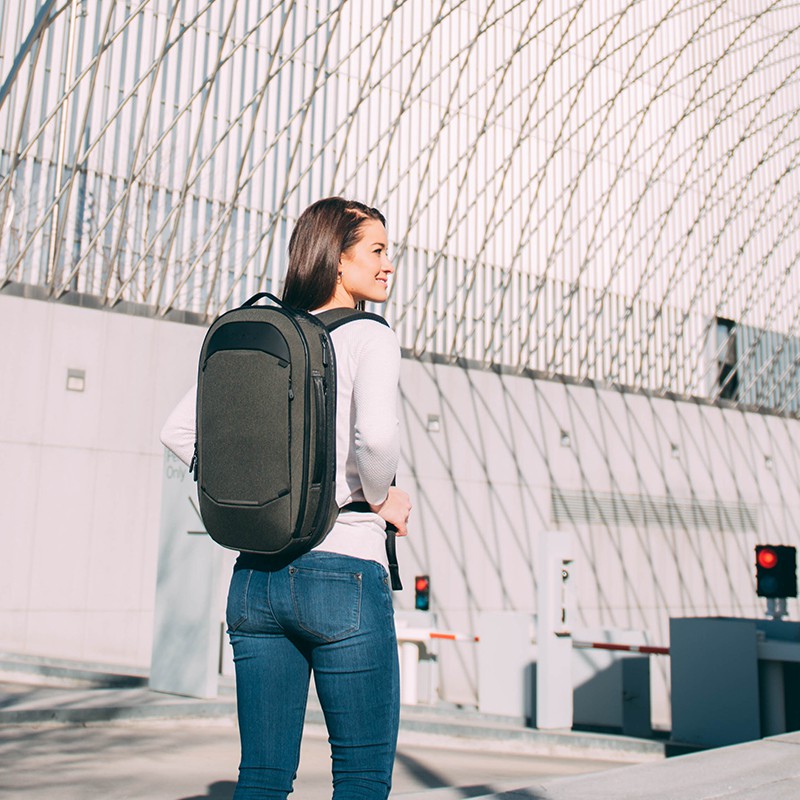NOMATIC Navigator Backpack กระเป๋าเป้ทรงมินิมอลสำหรับใช้งานประจำวันหรือเดินทางทริปสั้นๆ (15L)