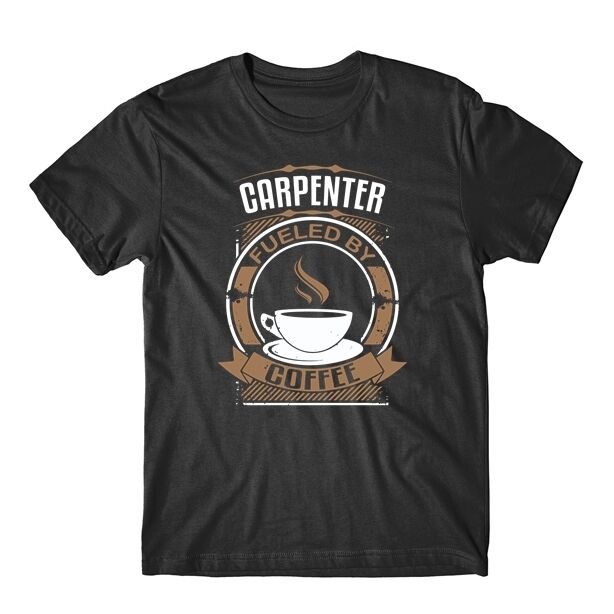 Carpenter Fueled By Coffee เสื้อยืดกราฟิกช่างไม้ตลก