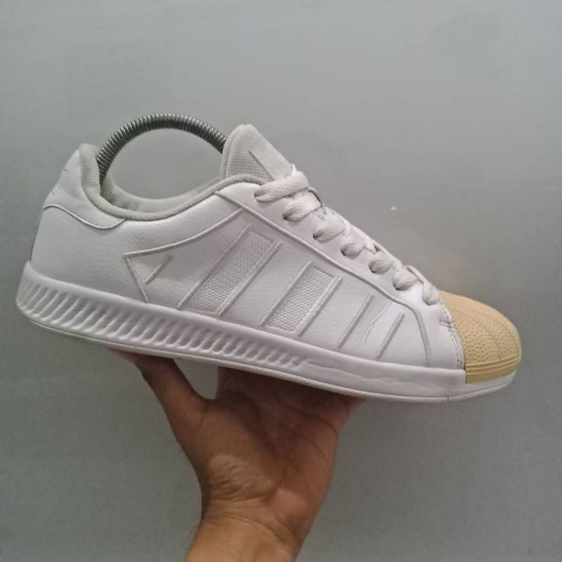 รองเท้าผ้าใบ Erke Shoes