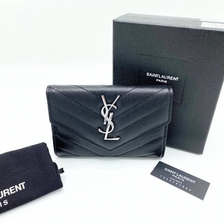 YSL SAINT LAURENT SMALL MONOGRAM ENVELOPE WALLET CAVIAR BLACK LEATHER SILVER LOGO กระเป๋าสตางค์ใบสั้นแบบ 2 พับ วายเอสแอล