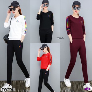 TwinsShopVip💗พร้อมส่ง TW7761  เสื้อแขนยาวแต่งแถบสีรุ้งสกีน Fashion Jeayi Gtho Xhuaika