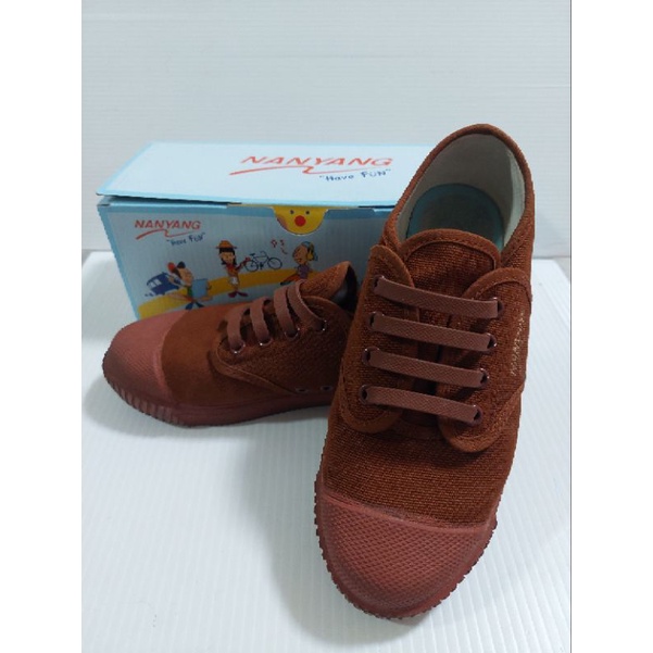 รองเท้าผ้าใบนักเรียนชาย NANYANG HAVEFUN