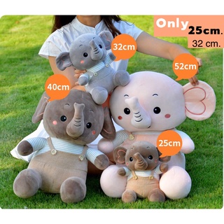 ตุ๊กตาช้างน้อยแสนน่ารัก น่ากอดในชุดเอี๊ยม   มีให้เลือก 2 สี  Size 25,32cm.มอบเป็นของขวัญของเล่นได้ทุกโอกาส