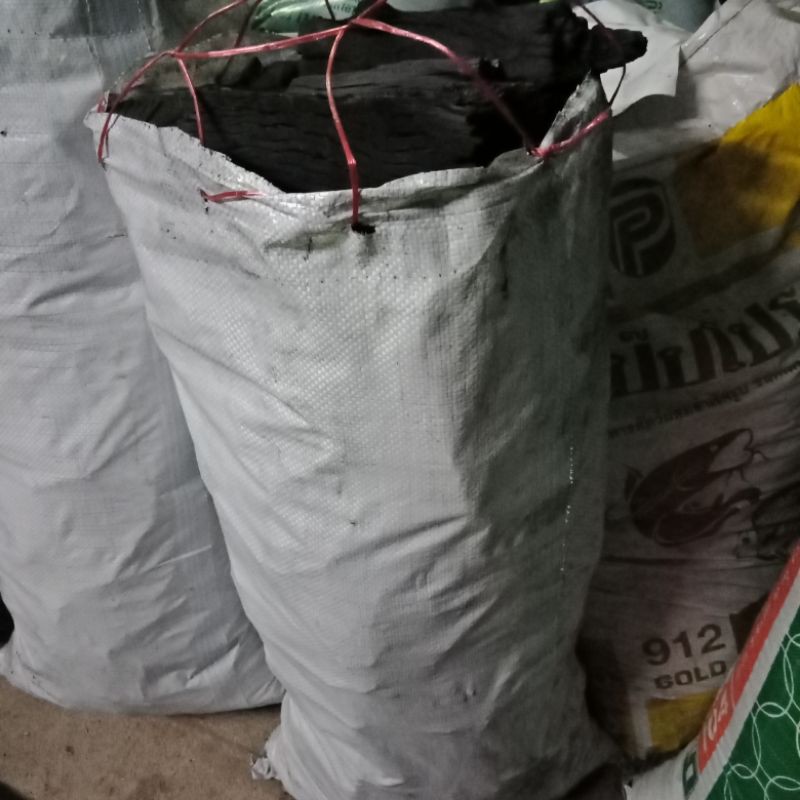 ถ่านกระสอบ ถ่านยกกระสอบ ถ่านเป็นกระสอบ charcoal a sack ถ่านไม้ ขายยกกระสอบ ถ่าน charcoal จัดส่งรวดเร