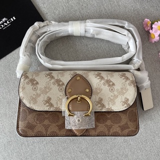 👑ผ่อน0%~แท้100%👑 กระเป๋าสะพาย c0831 Coach Beat Crossbody Clutch In Signature Canvas With Horse And Carriage Print