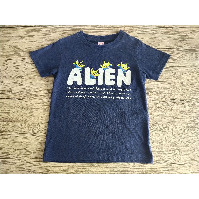 Uinqlo Sz.100 เสื้อผ้าเด็ก มือสอง