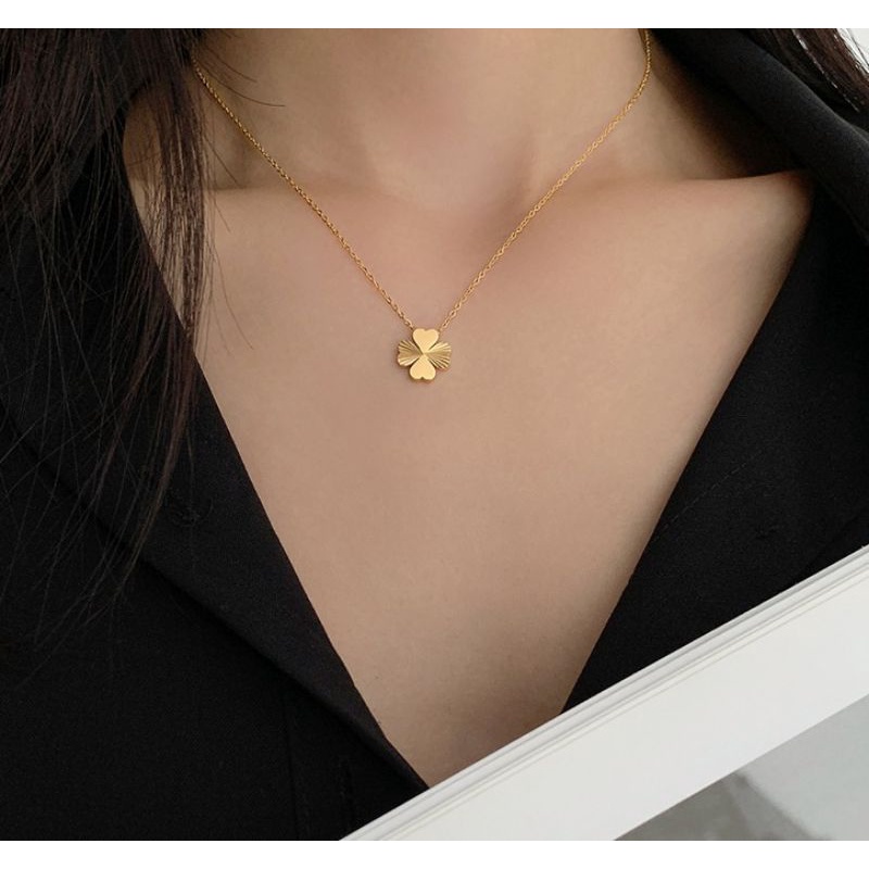 TTN6651 - สร้อยคอไทเทเนียมโคลเวอร์สี่ใบ Knurled (สีเหลือง)