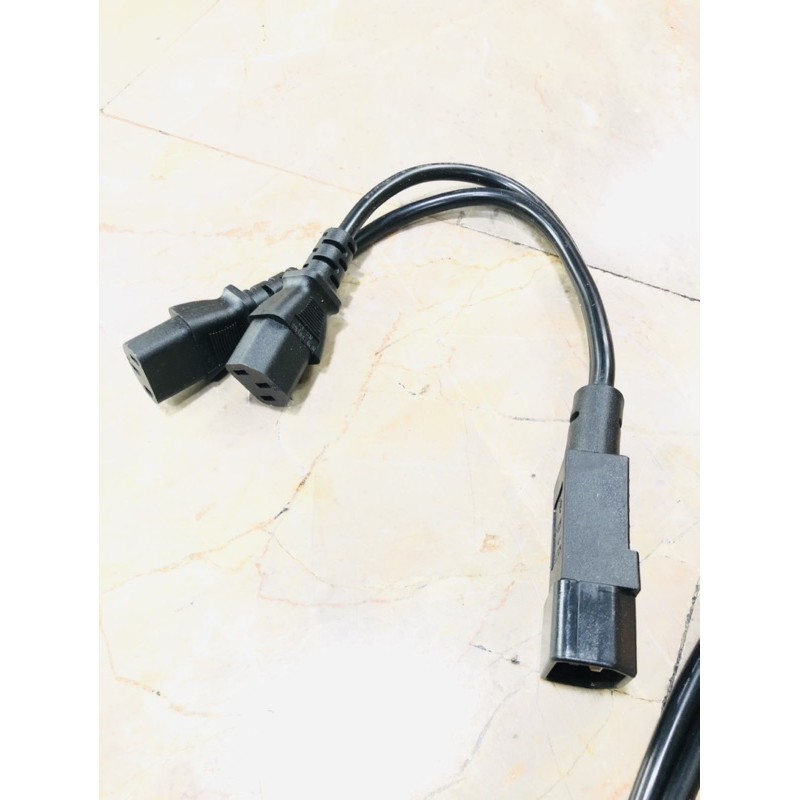 Y ประเภท Splitter สายเคเบิลอะแดปเตอร์เดี่ยว IEC 320 C14 ชายคู่ C13 หญิงสั้นสำหรับโฮสต์คอมพิวเตอร์จอแสดงผล