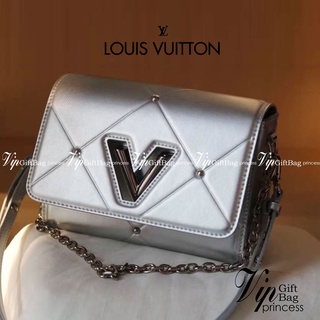 หนังแท้ LOUIS VUITTON Epi Twist Shoulder Bag MM พร้อมส่งที่ไทย เกรดออรินอลงานหนังแท้ทั้งใบ ภาพสินค้าถ่ายจากงานขายจริง