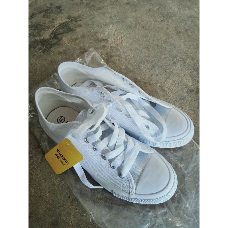 รองเท้าผ้าใบ gold city