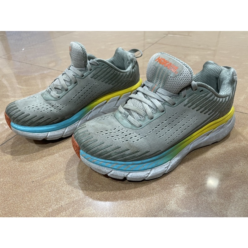 รองเท้าผ้าใบ รองเท้าวิ่ง HOKA ของแท้ 100% (used)