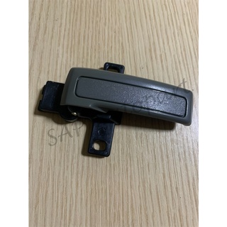 แท้จากศูนย์ มือเปิดประตูอันในด้านขวาสีเทา ISUZU TFR (8-97915 230-0)