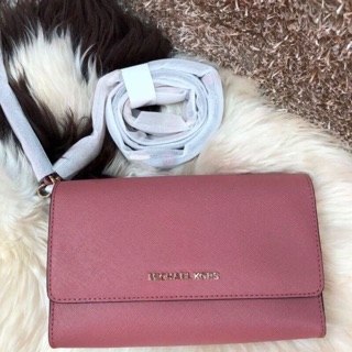 สะพายข้าง ถอดสายถือเป็นครัชได้นะคะ  Michael Kors Saffiano Leather 3-in-1 Crossbody 35S9GTVC3L