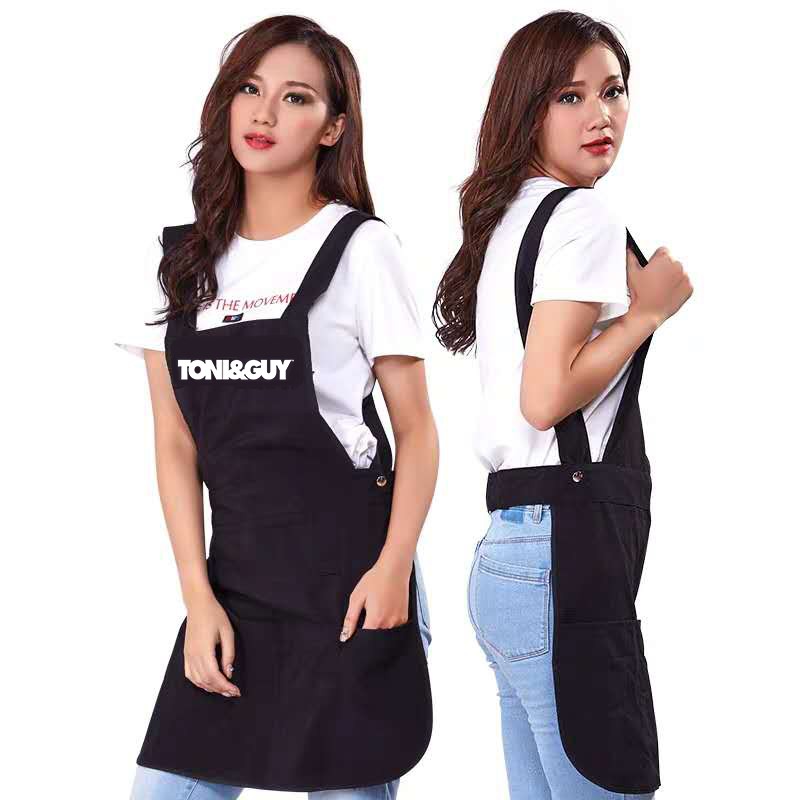 TONI&GUY ผ้าคลุมช่างตัดผม กันเปื้อน ขนาด 71 x 54 ซม. ผ้าร่มกันน้ำได้ เนื้อหนาน้ำหนักเบา สายคล้องคอไคว้หลังยาว 75 ซม.- ดำ