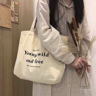 กระเป๋าผ้า สไตล์เกาหลี Young wild and free พร้อมส่ง