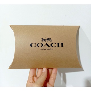 Coach กล่องใส่กระเป๋าสตางค์ใบสั้น คล้องมือไซส์S