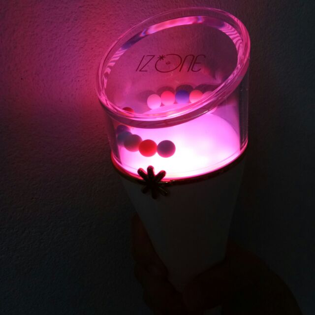พร้อมส่ง แท่งไฟizone แท้