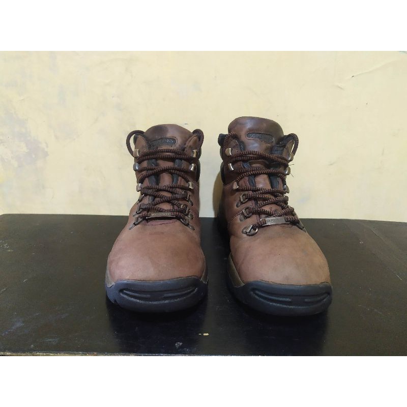 รองเท้า Preloved Hi-Tec ไซส์ 42 (26.5ซม.)