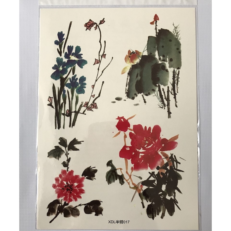 รอยสักดอกไม้และภูเขา bicep