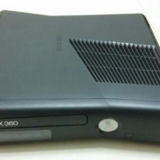 เครื่องเล่นเกม XBOX 360 พร้อมอุปกรณ์เสริม