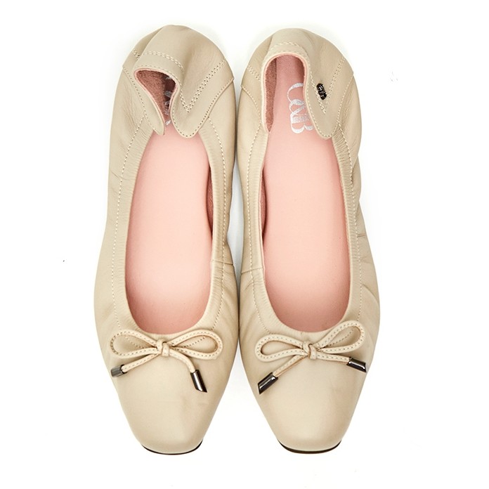 O&B รองเท้าหนังแท้รุ่น Audrey comfy in Natural cream (New Edition)