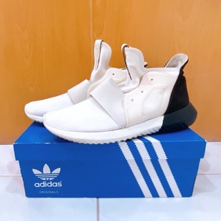 รองเท้าผ้าใบ adidas รุ่น Tubular Defaint