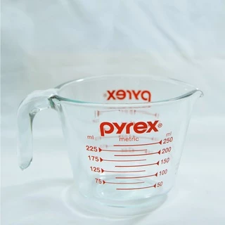 Pyrex แก้วตวงมาตรฐาน 250มล. Made in USA (สินค้ามีความเสี่ยงเสียหายง่ายจากการขนส่ง ควรซื้อความคุ้มครองเพิ่มก่อนสั่งซื้อ)