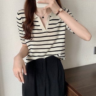 STYLE 🔥พร้อมส่ง🔥81018*แขนสั้น คอวี เสื้อยืดลายทาง เสื้อผ้าแฟชั่นสไตล์เกาหลี ผ้านิ่มใส่สบาย เสื้อแฟชั่นผุ้หญิง